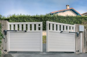 puertas de garaje batientes o abatibles